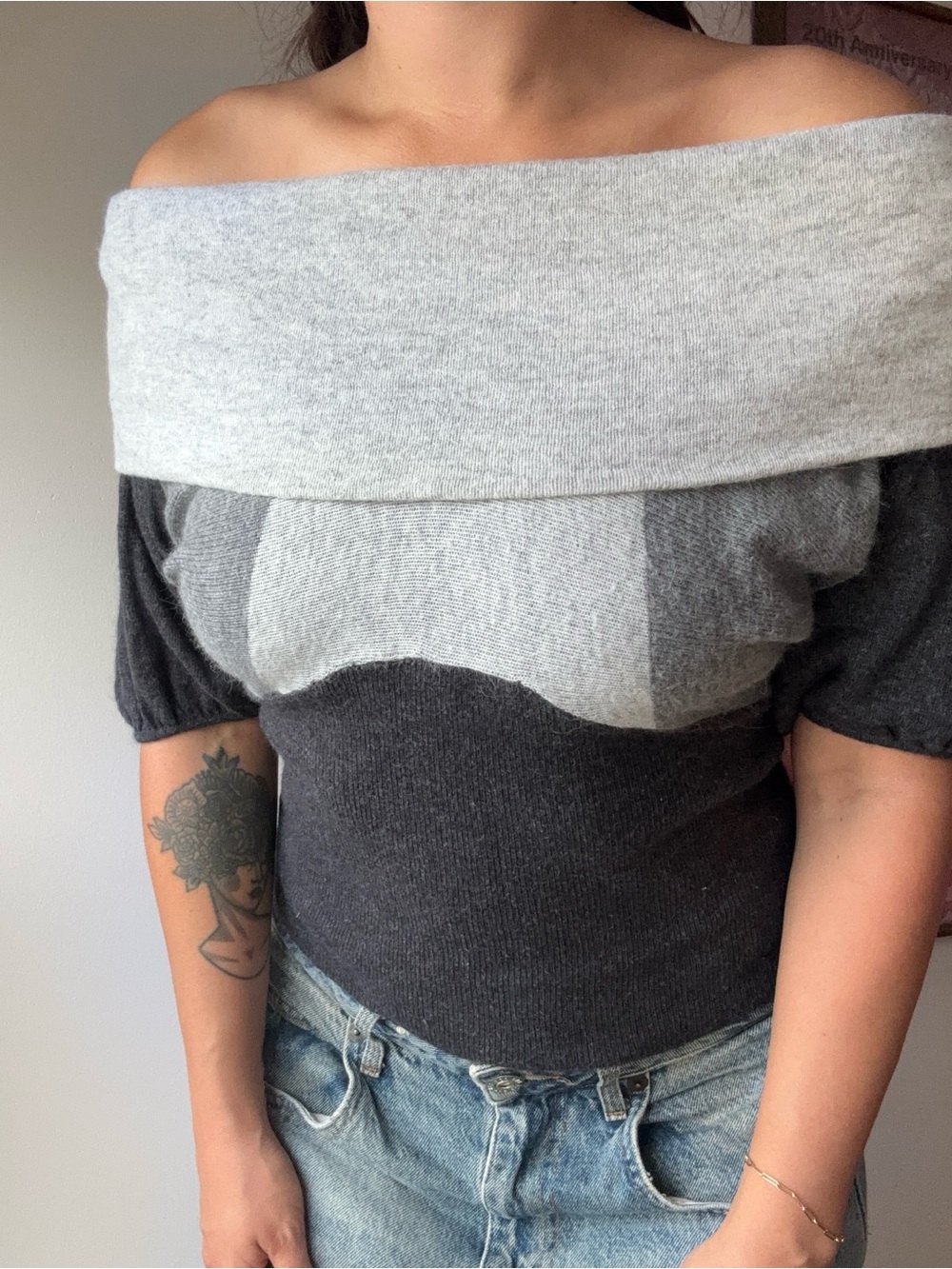 Vintage Y2K XXI Gray Colorblock Off-the-Shoulder Sweater